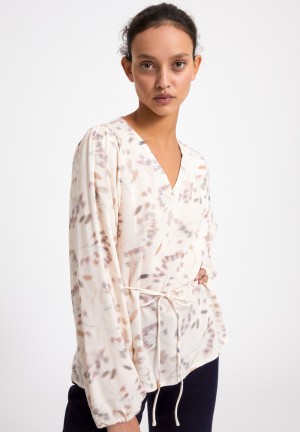 ARMEDANGELS ADRIAA PRESSED FLOWERS Blouse made of LENZING™ ECOVERO™ Oatmilk | QIWVMO-275