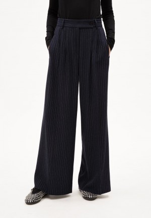 ARMEDANGELS KAAYUA PINSTRIPE Woven Pants made of LENZING™ ECOVERO™ Viscose Mix Night Sky-white | EIAFPV-273