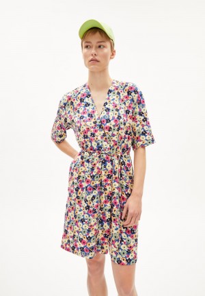 ARMEDANGELS RAUJAA PAINTED BLOOM Woven Dress Loose Fit made of LENZING™ ECOVERO™ Viscose Blueniverse | IMJCRY-371