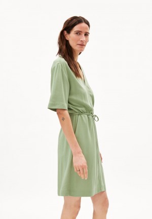 ARMEDANGELS RAUJAA Woven Dress Loose Fit made of LENZING™ ECOVERO™ Viscose Verde | RFSEOP-784